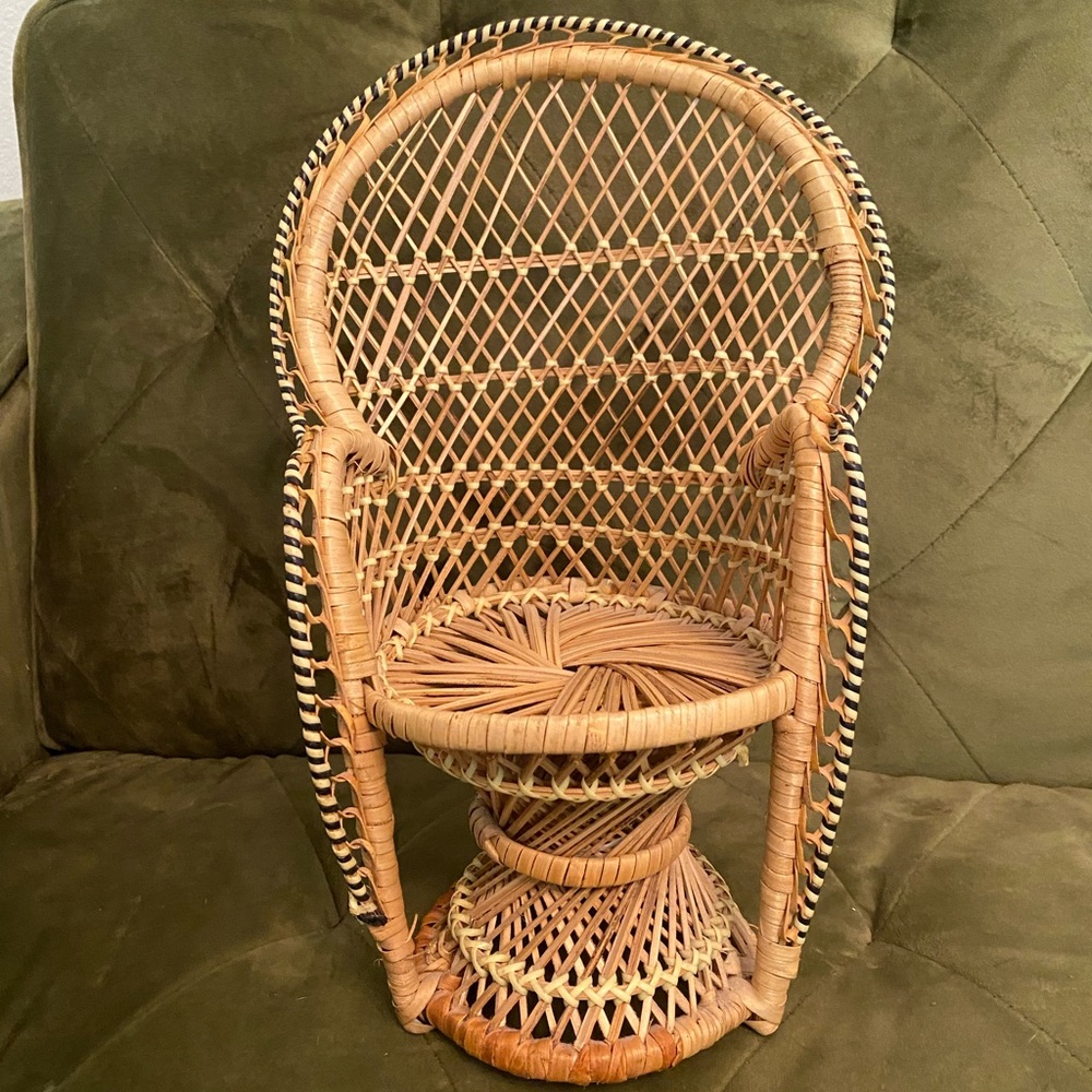 Vintage Wicker Peacock Chair - Natural and Black - Picture 2 of 4